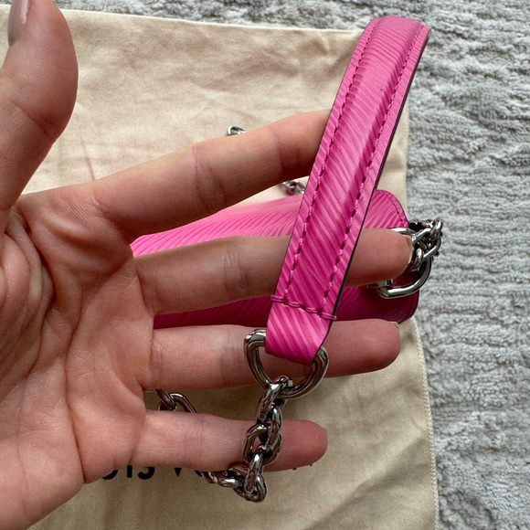 Louis Vuitton a small pink bag, looks like a new! 🩷 - Picture 11 of 15